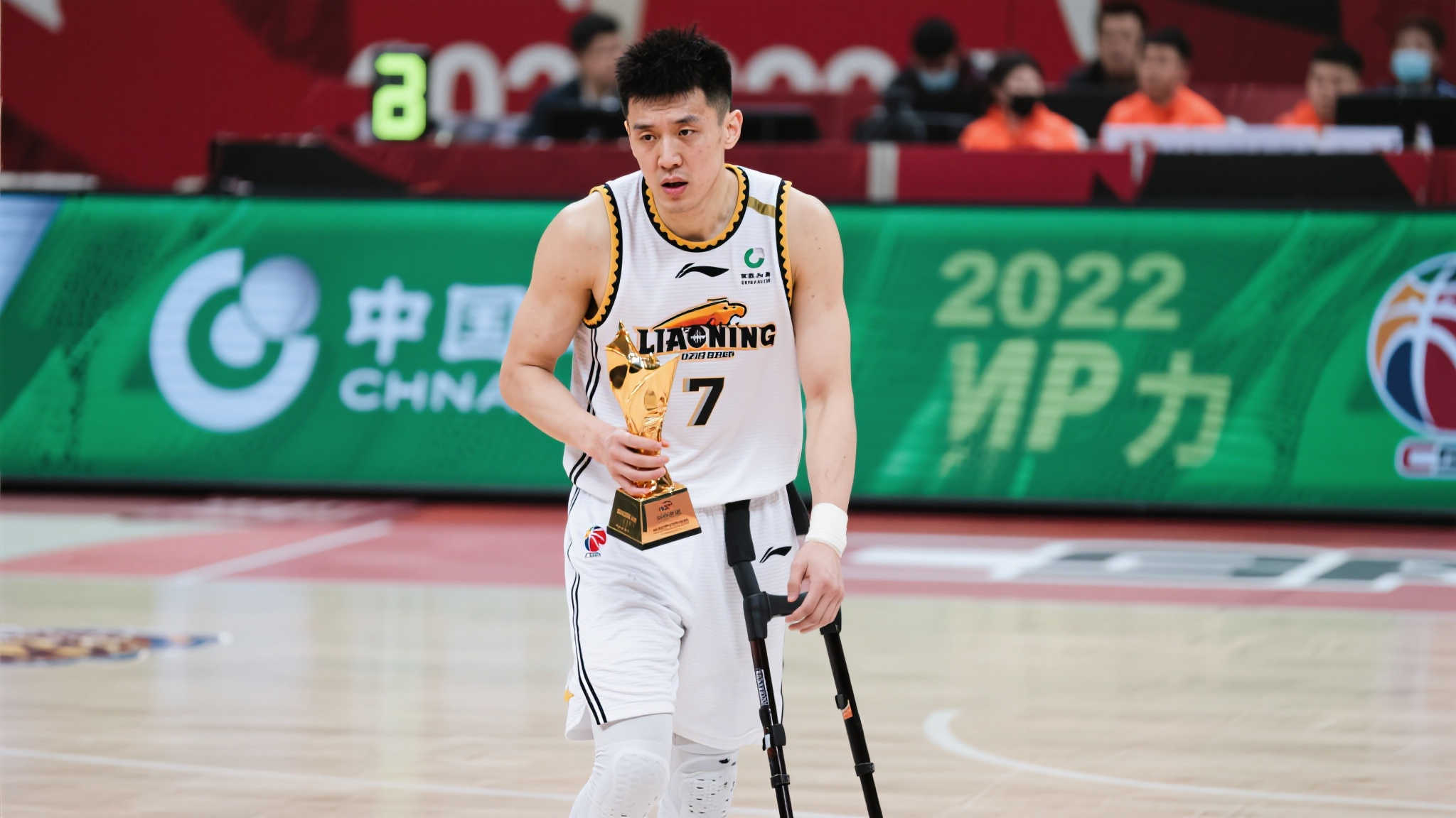 翟晓川晒与丁彦雨航并肩作战比赛视频：国家队兄弟情深